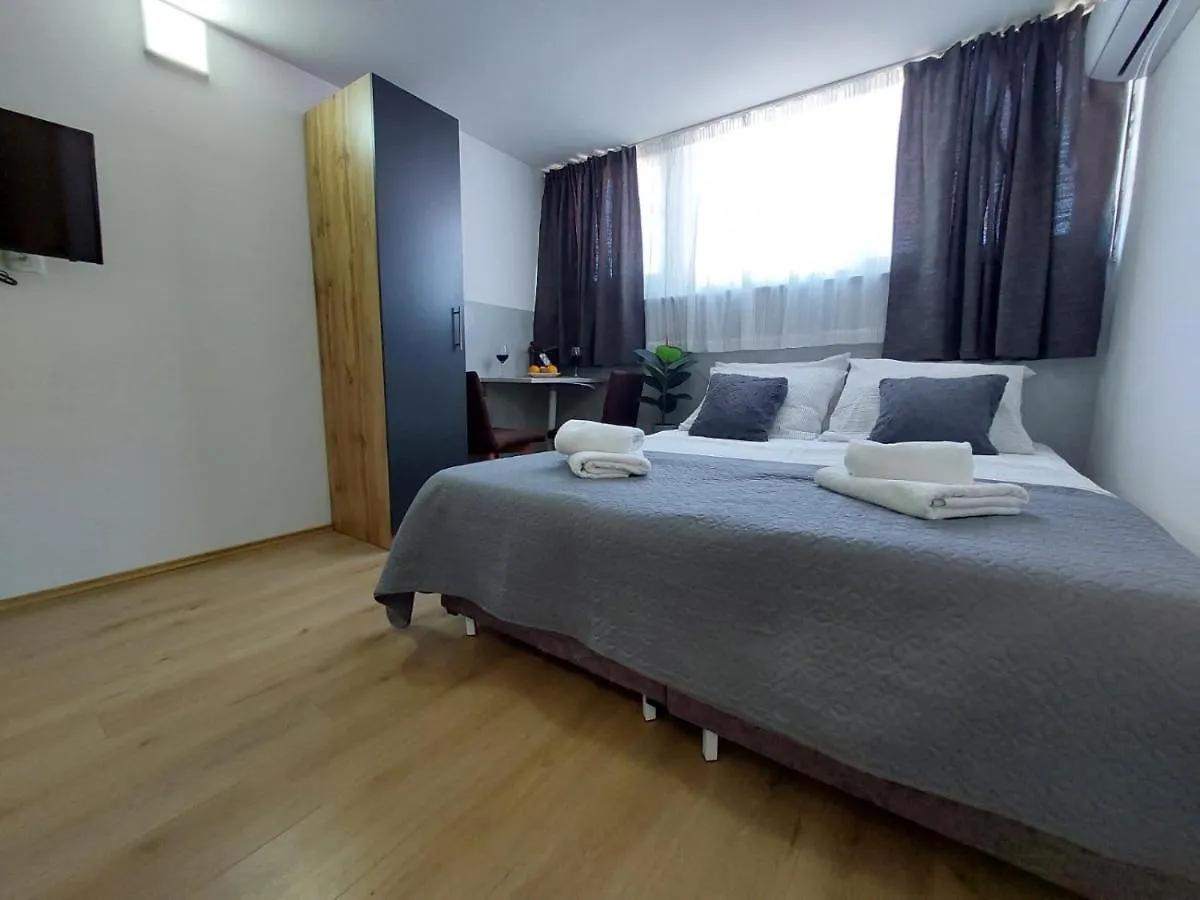 Apartmani Roza 0*, Pula