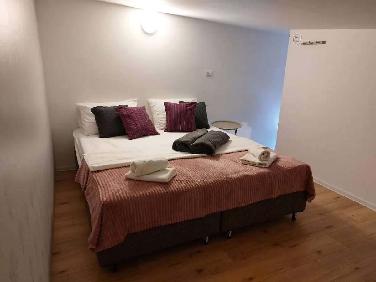 Apartmani Roza 0*, Pula Croatia