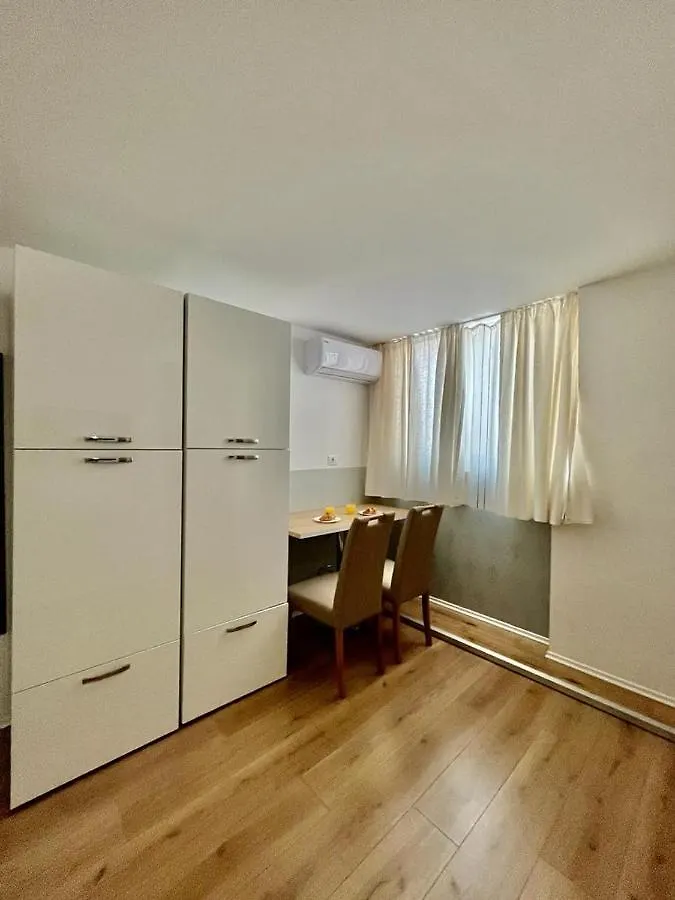 Apartmani Roza 0*, Pula Croatia