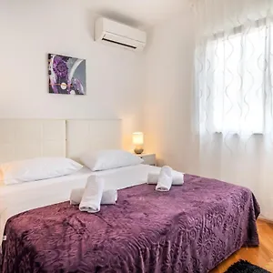  Apartman Rooms&apartments Zelux Croatia