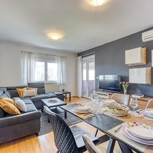 apartment-dea-pula.pula-hotels.org/