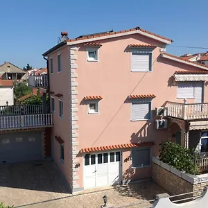 katy-david-apartments.hotelinzadar.com/